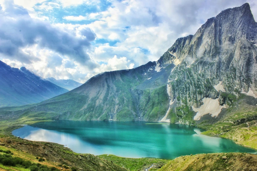 Kashmir to Ladakh Road Expedition – Valleys to High Passes (8N/9D) (Deluxe)
