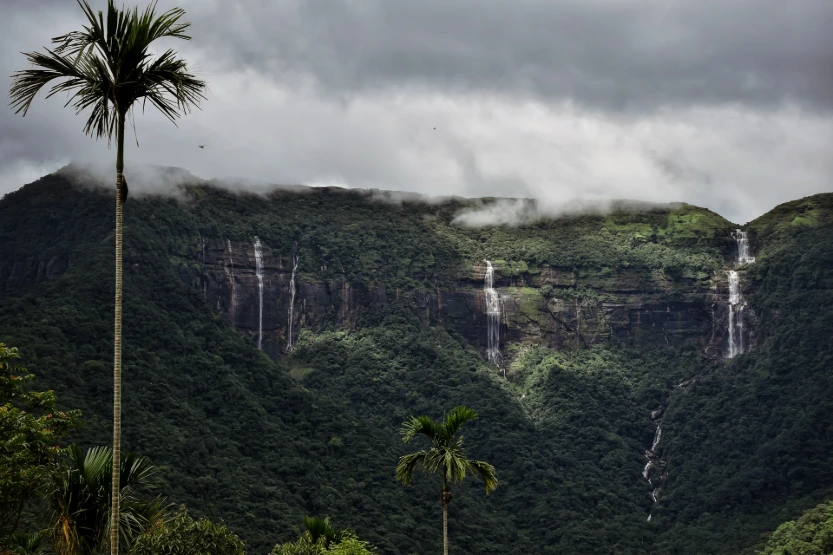 Meghalaya Adventure – Root Bridges & Crystal Rivers (6 Days / 5 Nights)
